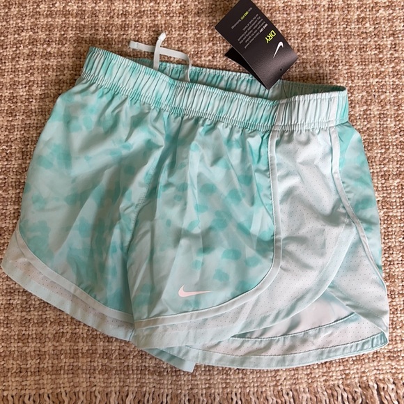 NIKE WOMENS RUNNING SHORTS - Picture 11 of 11